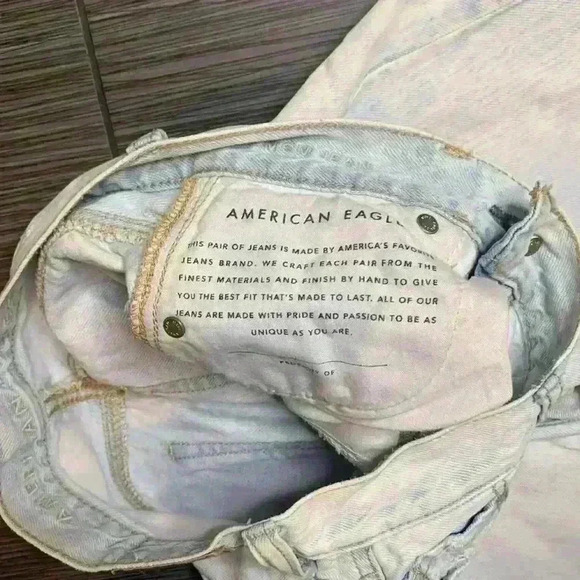 American Eagle Women's Blue Light Wash Distressed Raw Hem Mom Denim Jeans Size 0 - Picture 8 of 11